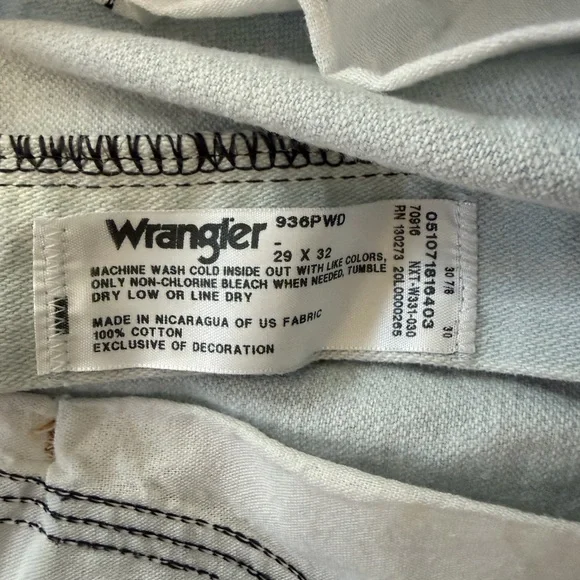 Light Wash Frayed Hem Denim Shorts - Picture 4 of 4